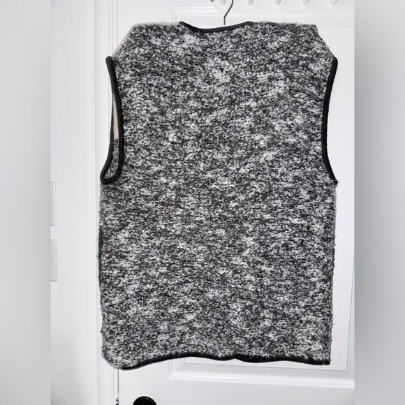 Scenic Knit Vest with Button Closure - Picture 6 of 6